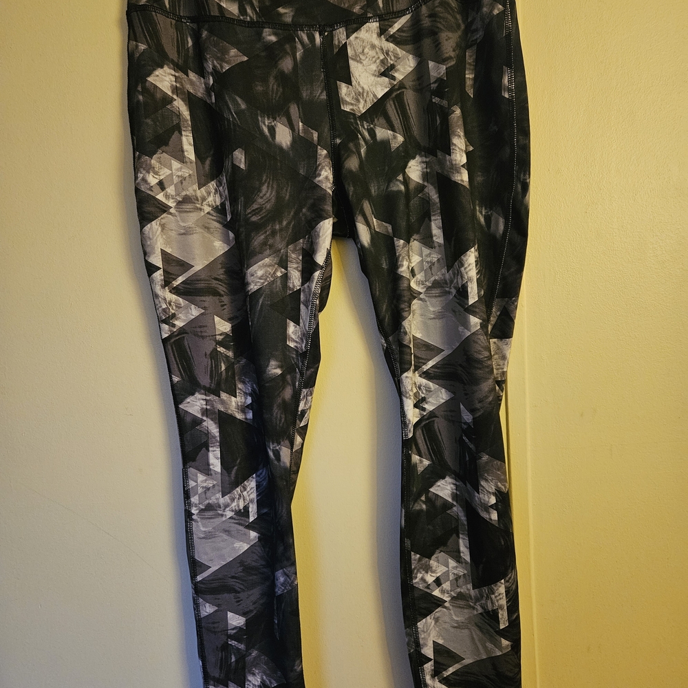 Avia Black and Gray Patterned Leggings